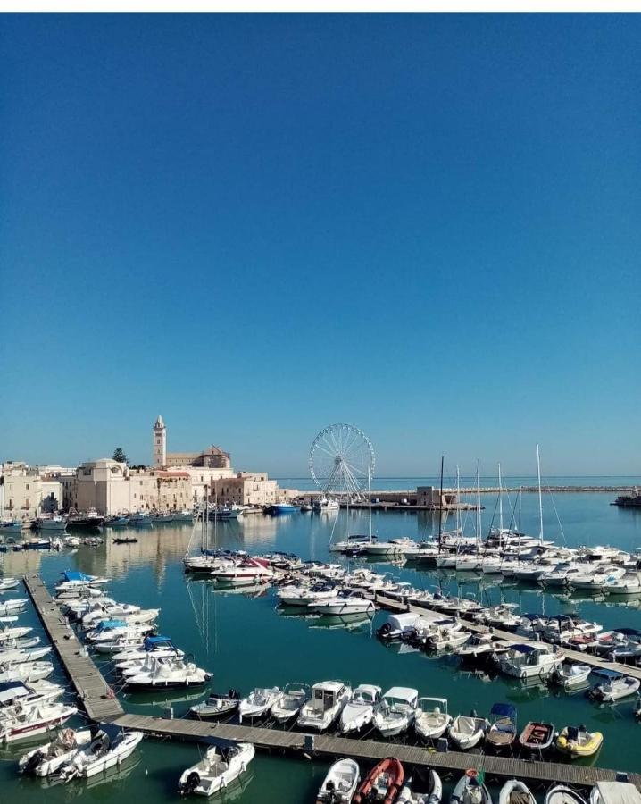 Casa Vacanze Disque Rouge Trani Zewnętrze zdjęcie